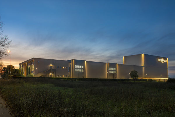 Bios Line Sede esterno notturna