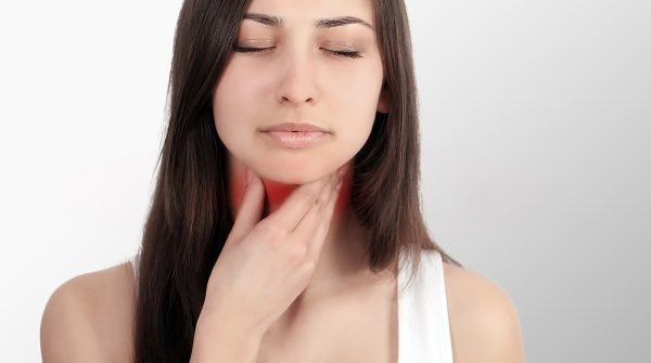 Mal di gola? Ecco come combatterlo con l’aiuto di rimedi naturali