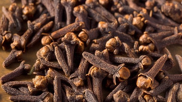 Chiodi di garofano, un alleato naturale per il benessere della gola